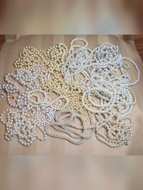26 PAIRS OF FAUX PEARLS EXCELLENT CONDITION KEEP OR RESELL